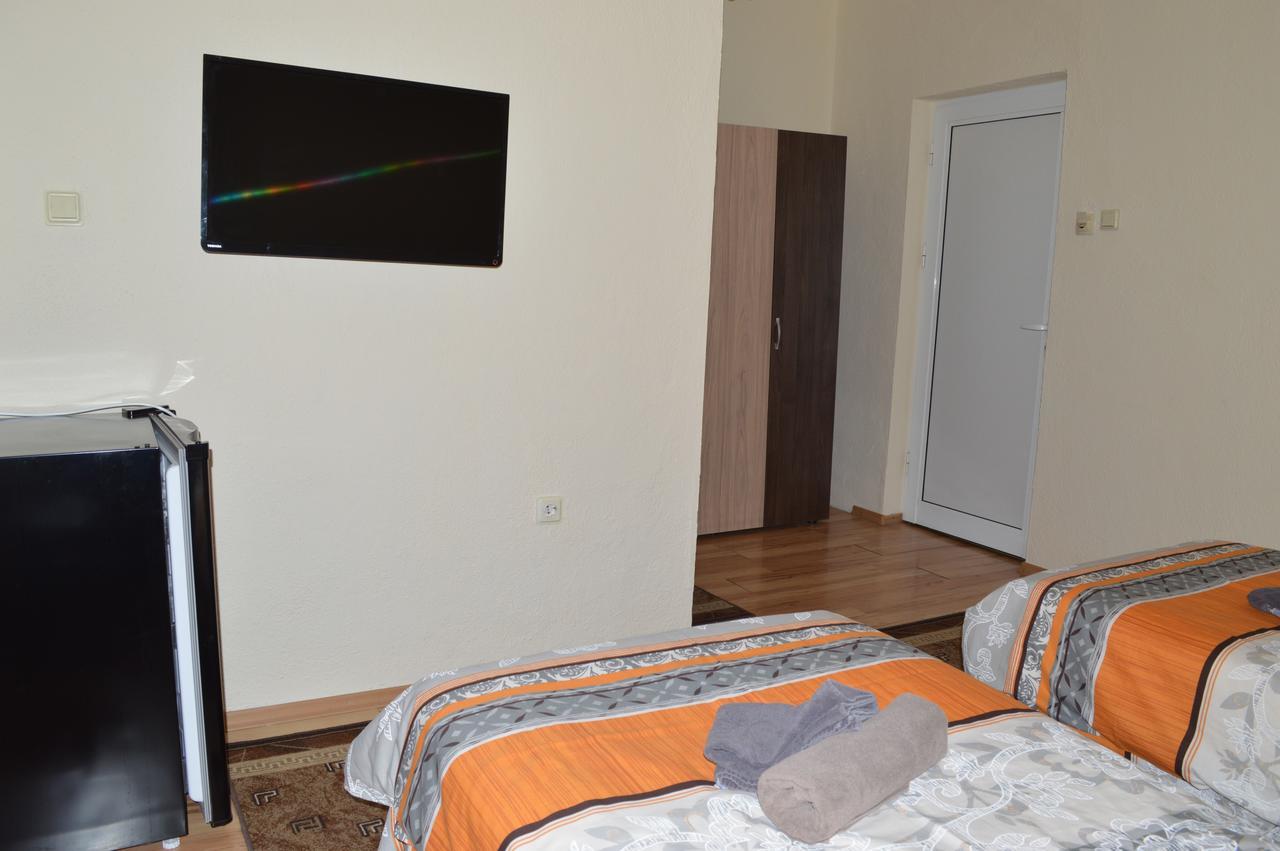 Dionis Hotel ペトリチ エクステリア 写真
